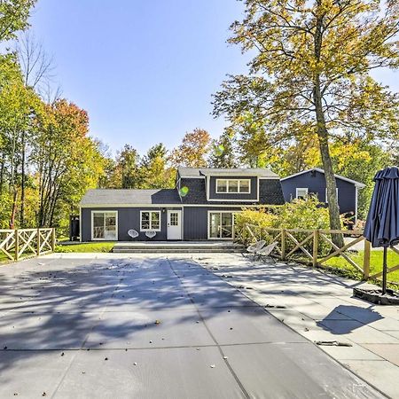 Modern Escape With Fire Pit, Near Lake Waramaug Kent Экстерьер фото
