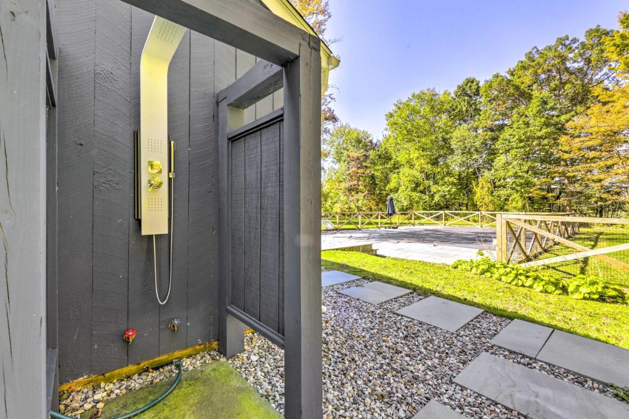 Modern Escape With Fire Pit, Near Lake Waramaug Kent Экстерьер фото